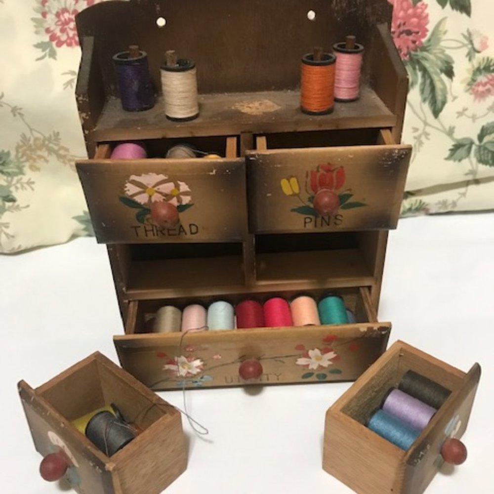 Vintage sewing box - Picture 2 of 3